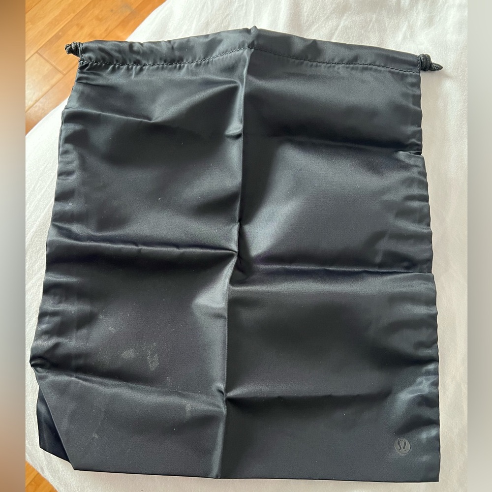 Lululemon Go Lightly Shoulder Bag - Picture 5 of 7